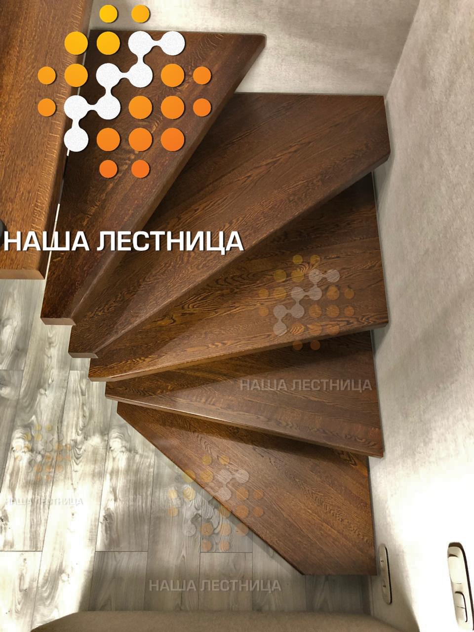 Фото лестница в дом серии гранж с поворотом на 90 и усиленными фланцами под ступень - вид 2