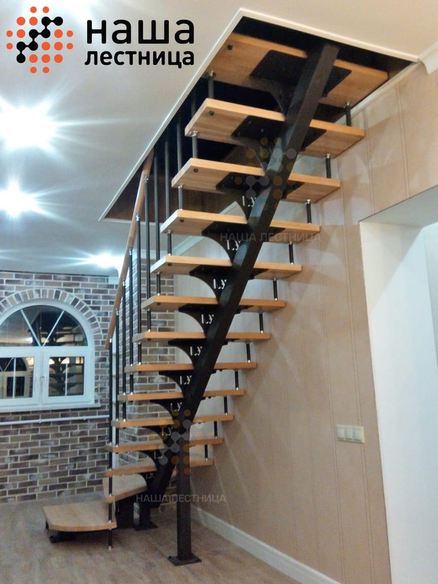 Фото лестница в дом на металлическом каркасе с г-поворотом серии "суперлайт" - вид 2