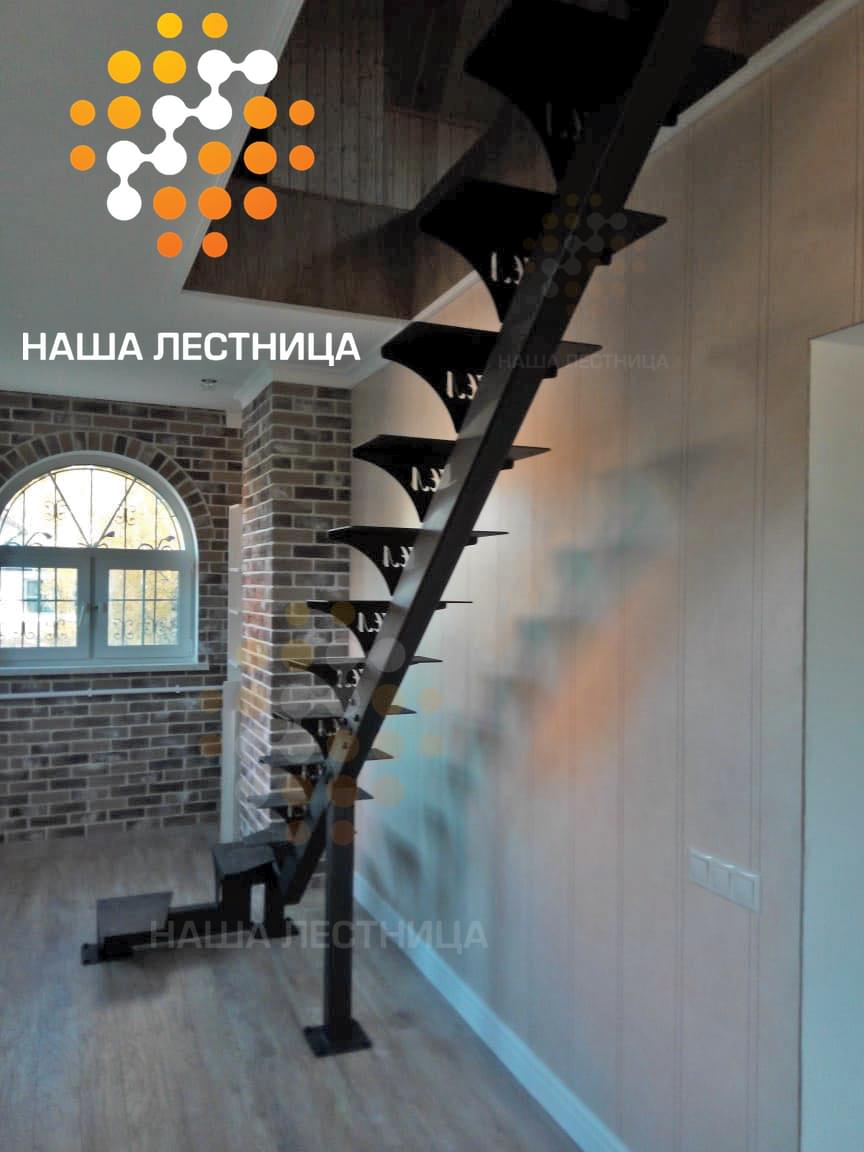 Фото лестница в дом на металлическом каркасе с г-поворотом серии "суперлайт" - вид 7