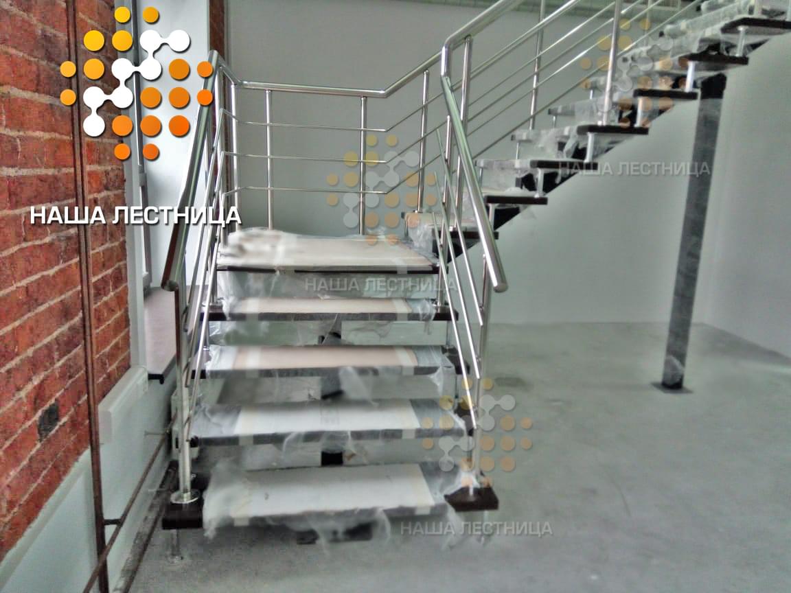 Фото элитная лестница в офис на монокосоуре "гранж" - вид 9