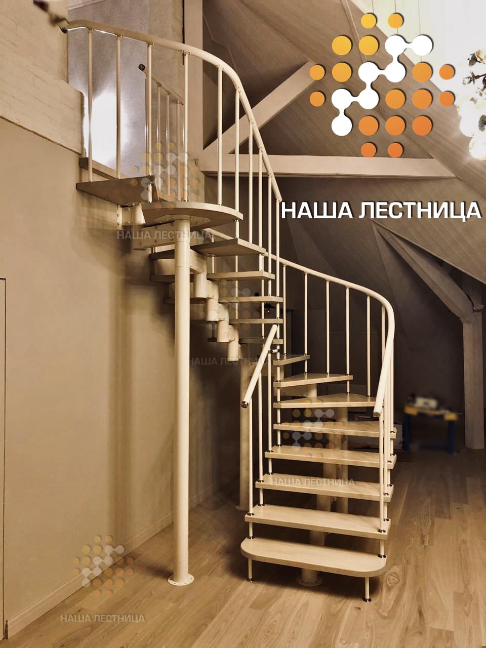 Фото лестница в дом с спиральным п-поворотом - вид 4