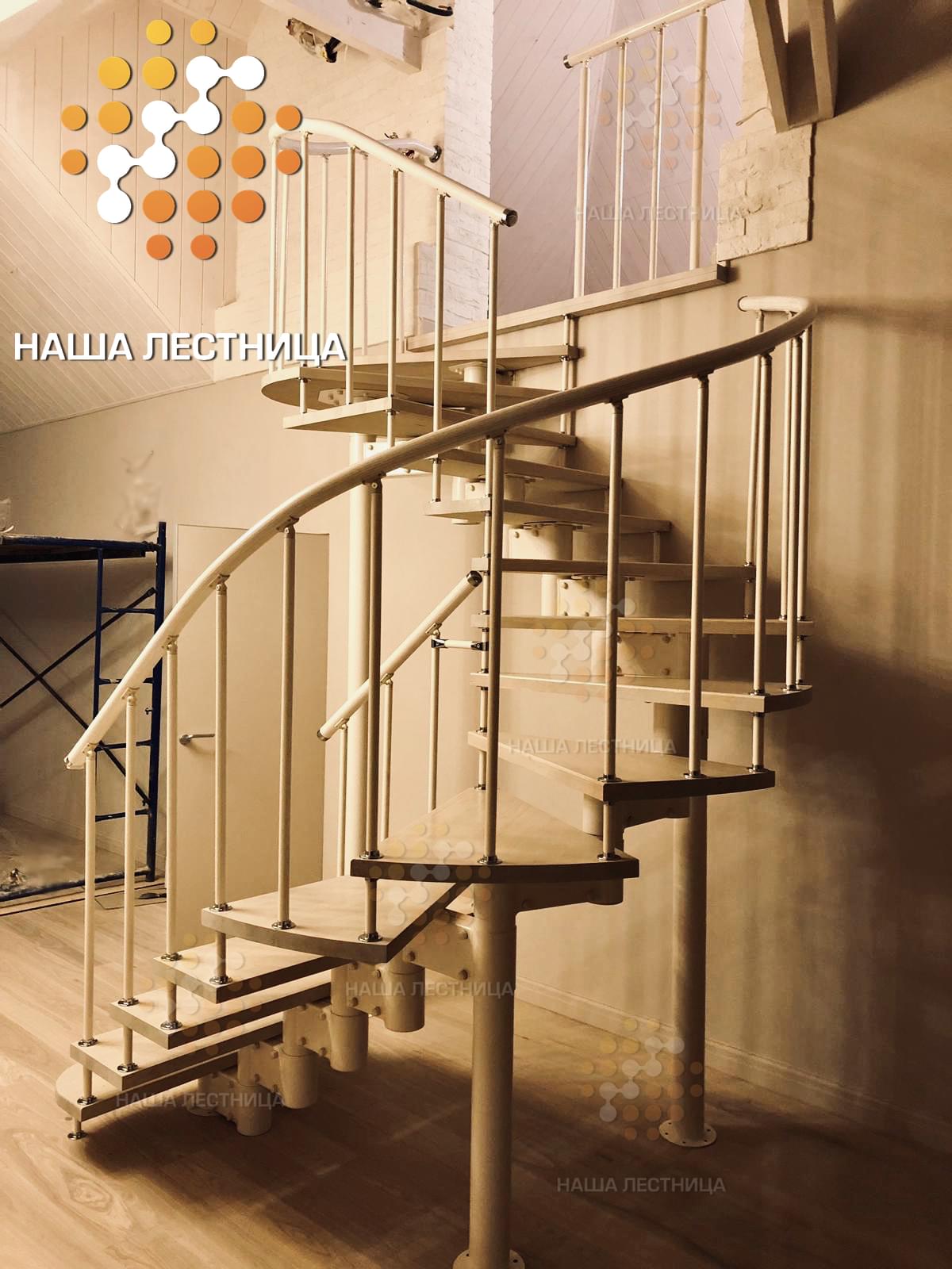 Фото лестница в дом с спиральным п-поворотом - вид 5