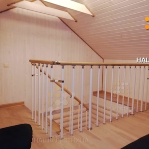 Модульная лестница в деревянный дом с П-поворотом-2