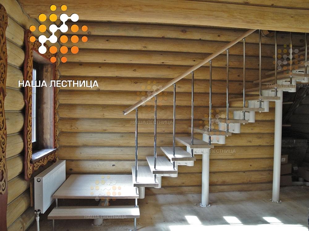 Фото модульная лестница в деревянный дом на 180 градусов - вид 1