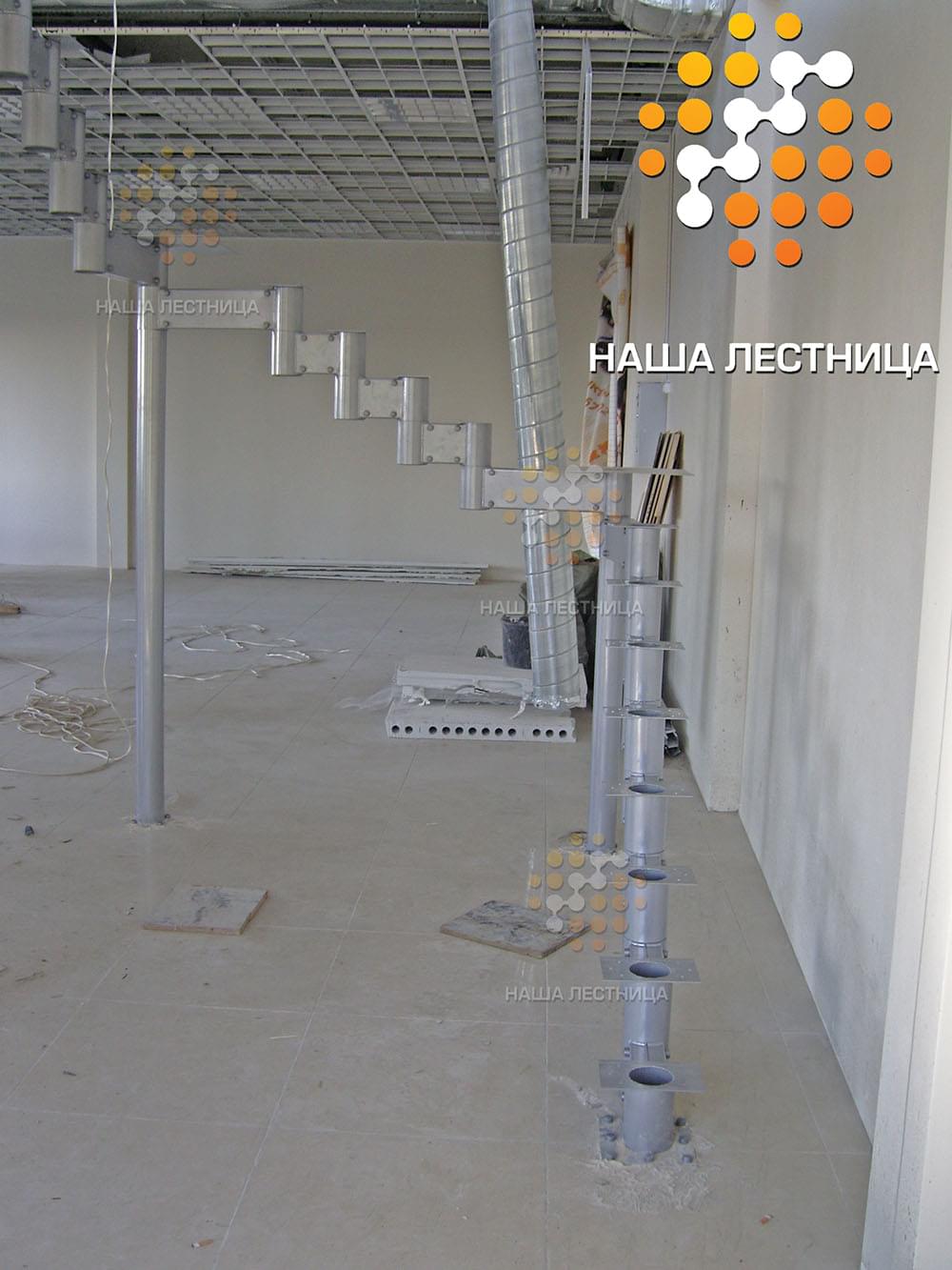 Фото модульная лестница произвольной формы в фитнесклуб - вид 3