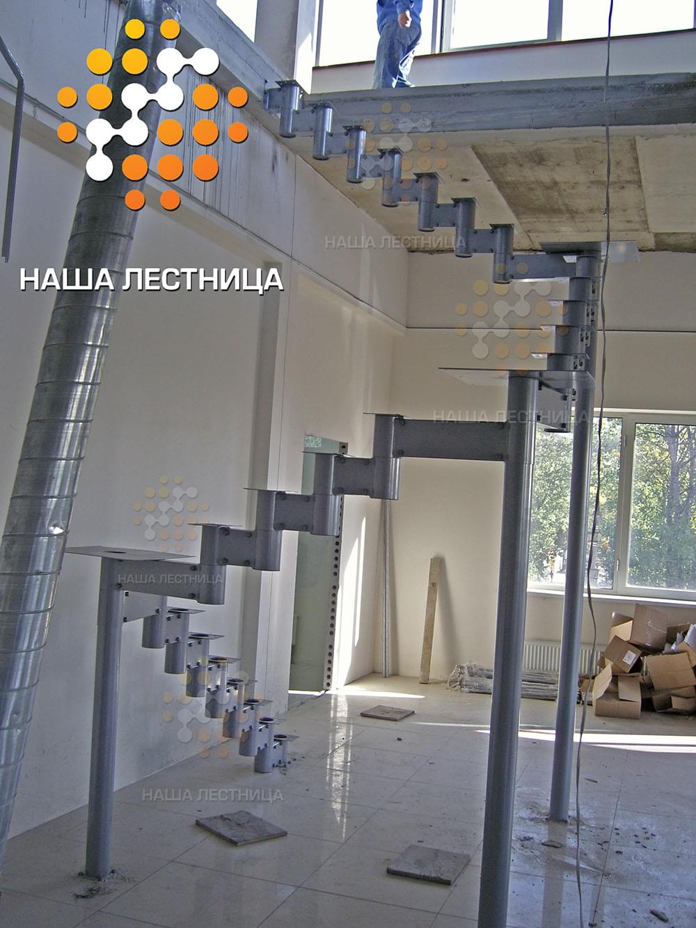 Фото модульная лестница произвольной формы в фитнесклуб - вид 4