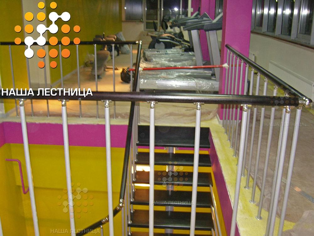 Фото модульная лестница произвольной формы в фитнесклуб - вид 8
