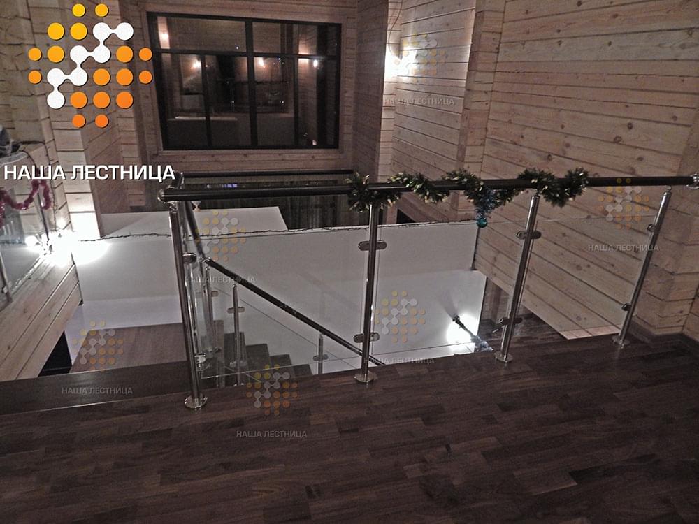 Фото модульная лестница с поворотом на 180 градусов со стеклянным ограждением - вид 5
