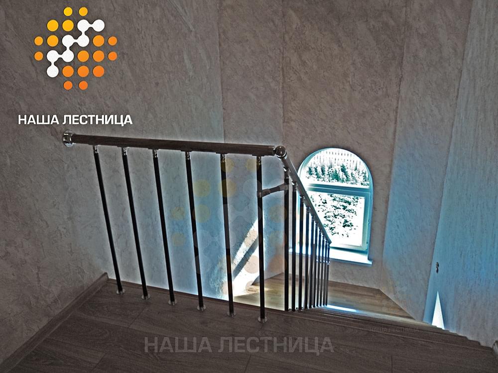 Фото лестница для дома на модульном каркасе с площадкой на 180 - вид 2
