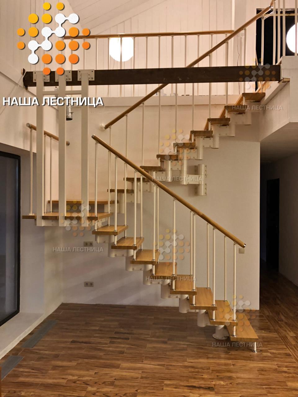 Фото модульная лестница для дома с эксклюзивной поворотной площадкой на 180 градусов - вид 1