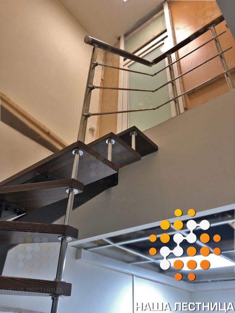 Фото лестница для дома на металлическом каркасе серии "гранж" - вид 6