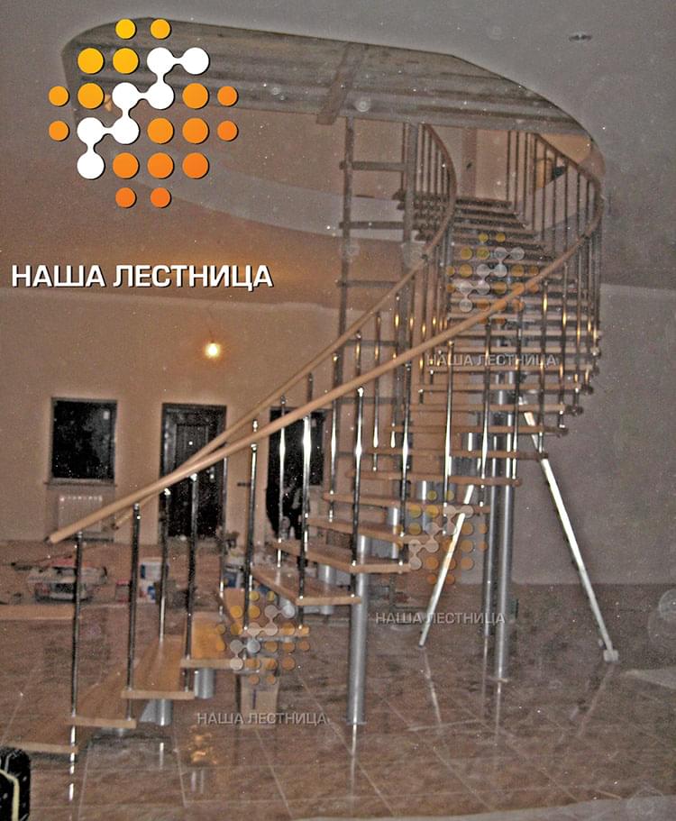 Фото спиральная лестница в дом с комфортным шагом на модулях - вид 1
