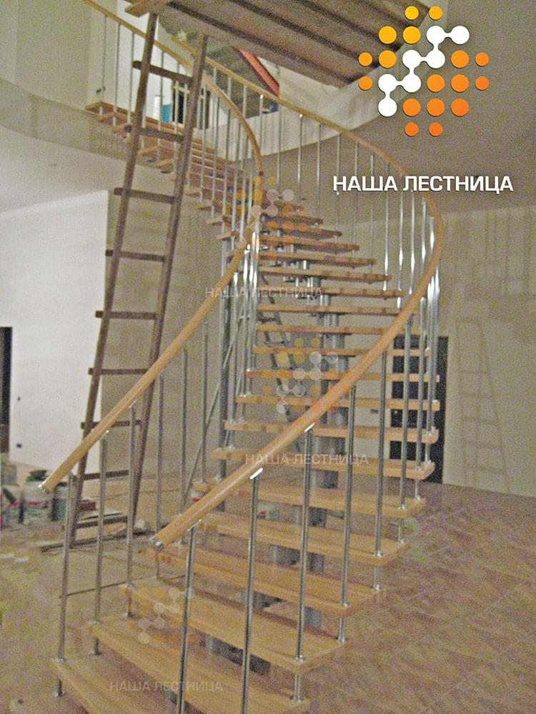 Фото спиральная лестница в дом с комфортным шагом на модулях - вид 2