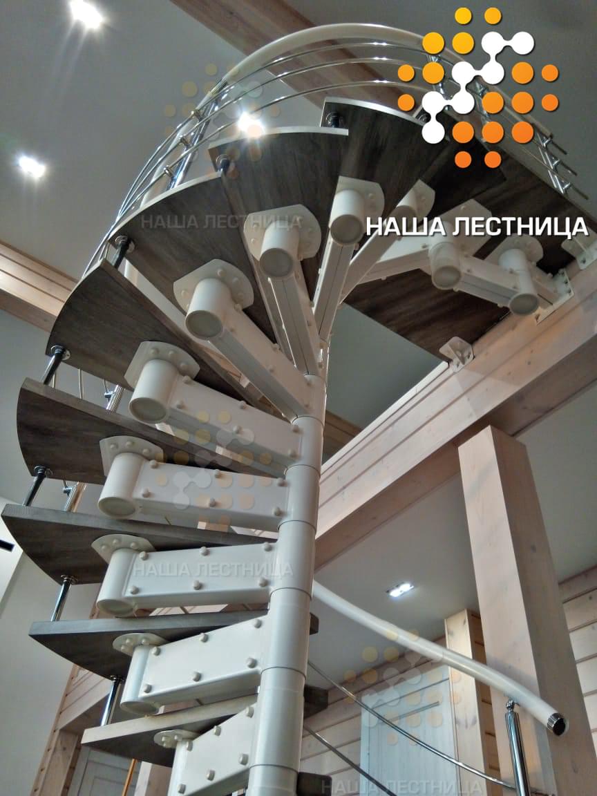 Фото модульная винтовая лестница в частный дом - вид 11