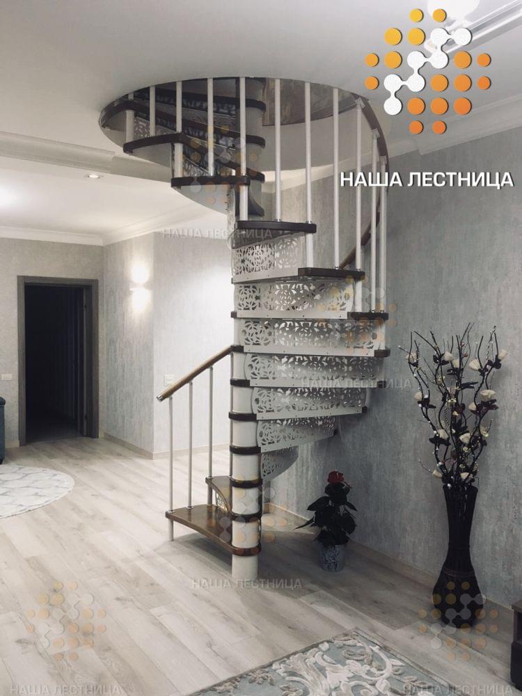 Фото винтовая лестница в дом серии "derstahl" - вид 1