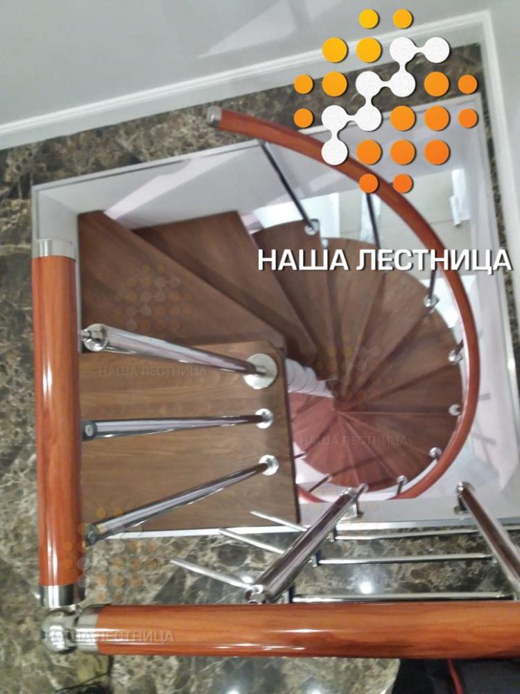 Фото винтовая лестница в маленький проем на модульном каркасе - вид 6