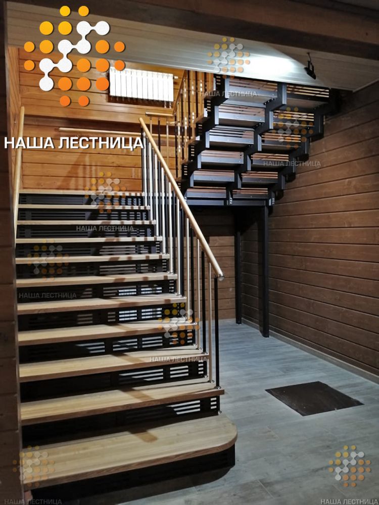 Фото сверхмощная лестница на металлическом тройном каркасе в дом - вид 1