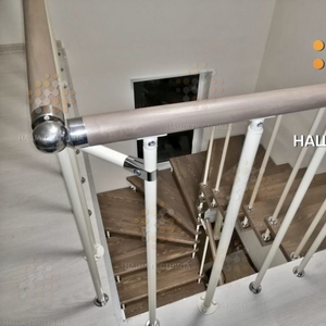 Недорогая модульная лестница для дачи с П-поворотом-2