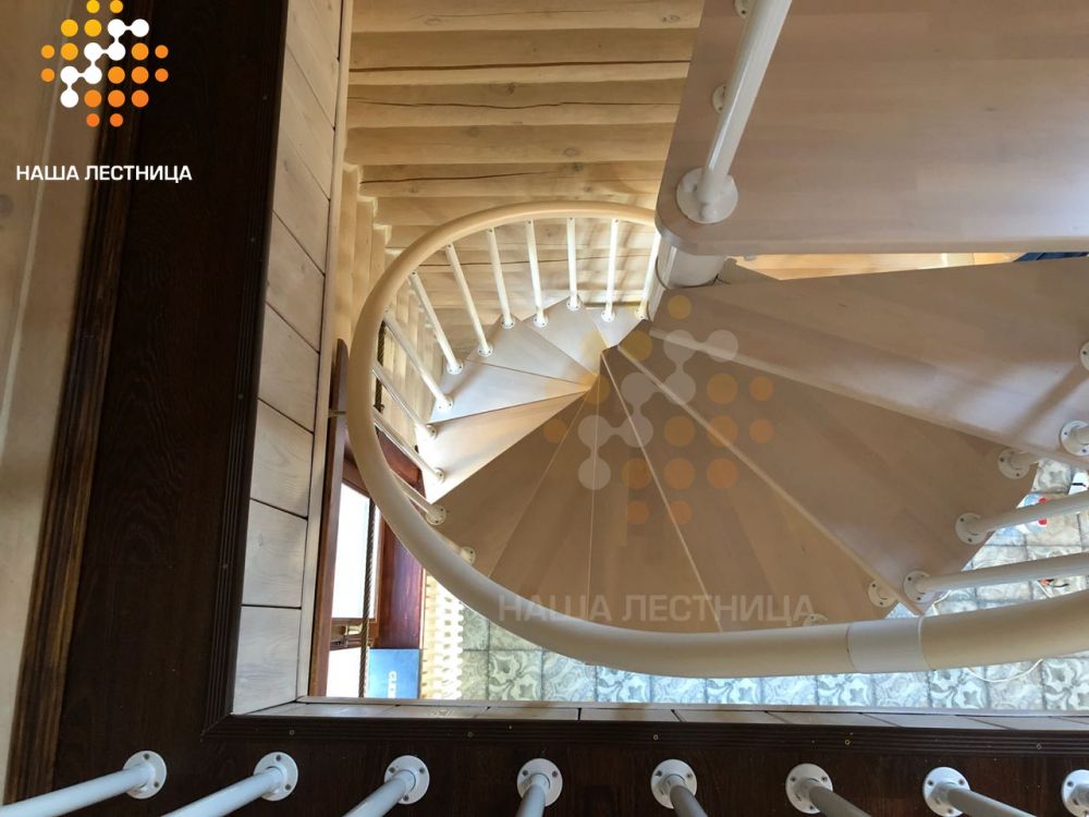 Фото модульная винтовая лестница на мансардный этаж - вид 4