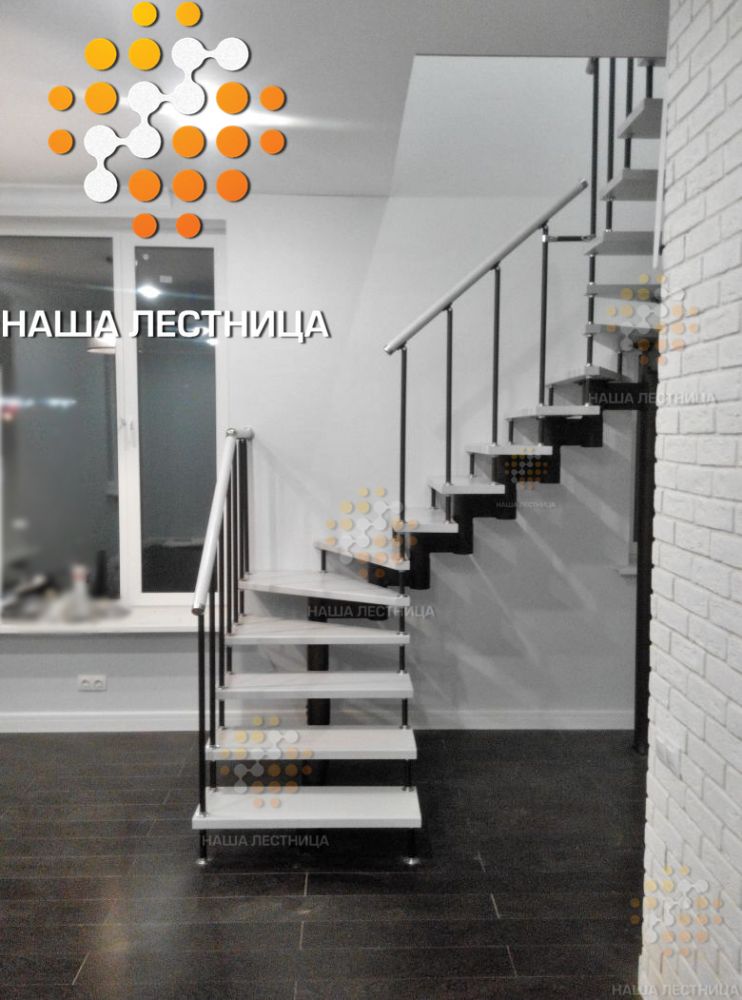 Фото модульная лестница с поворотом на 180 в черно-белом исполнении - вид 4