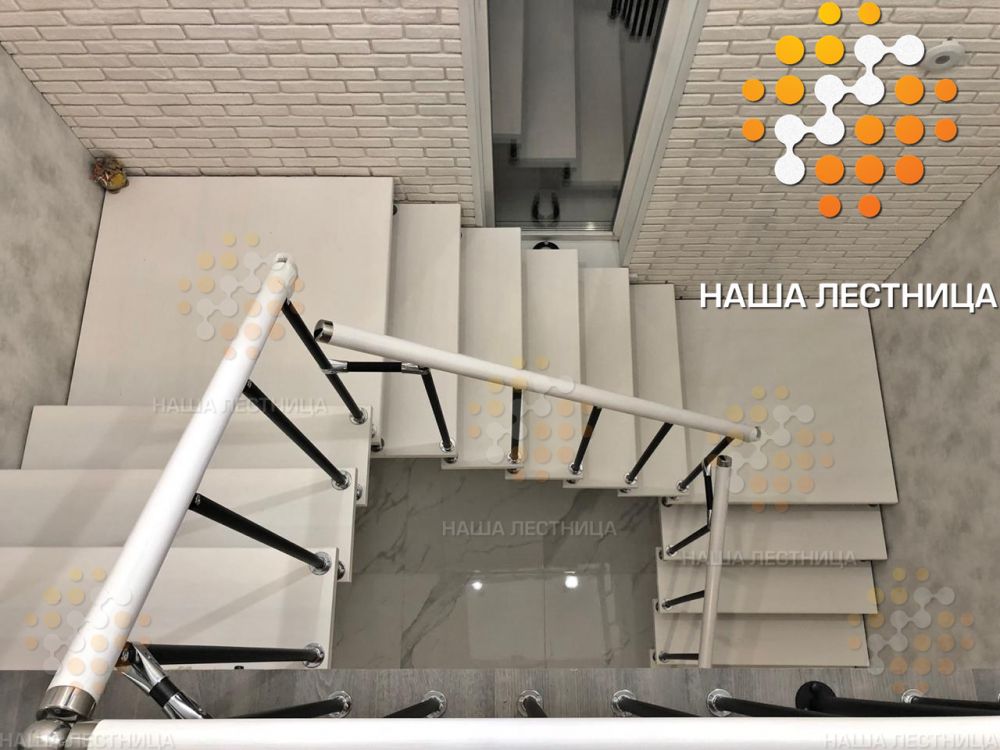 Фото модульная лестница на второй этаж без опорных столбов на 180 градусов - вид 12