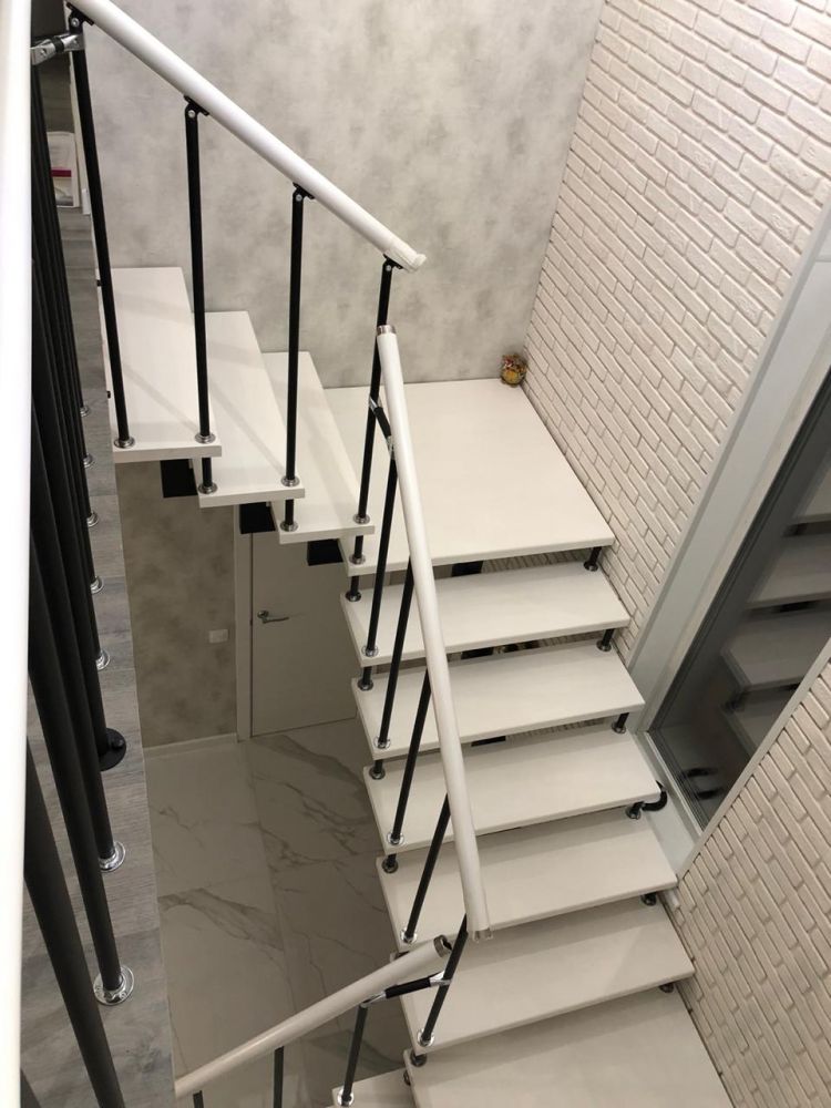Фото модульная лестница на второй этаж без опорных столбов на 180 градусов - вид 16