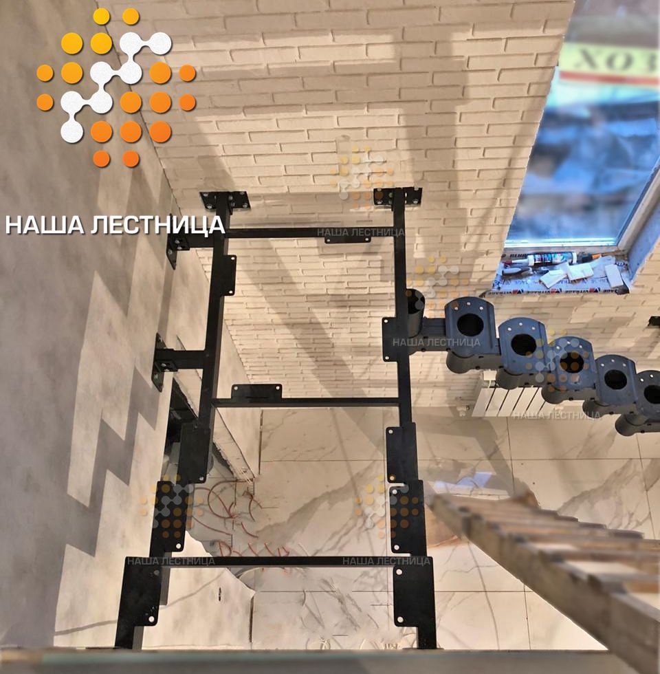 Фото мощная модульная лестница без опорных столбов на 180 градусов - вид 5