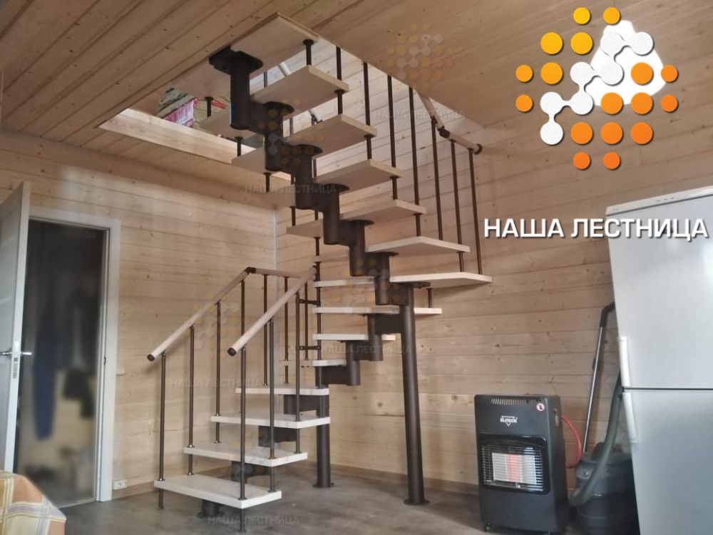 Фото недорогая модульная лестница в деревянный дом - вид 1