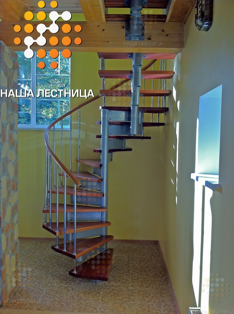 Фото комбинированная винтовая лестница на мансарду - вид 7