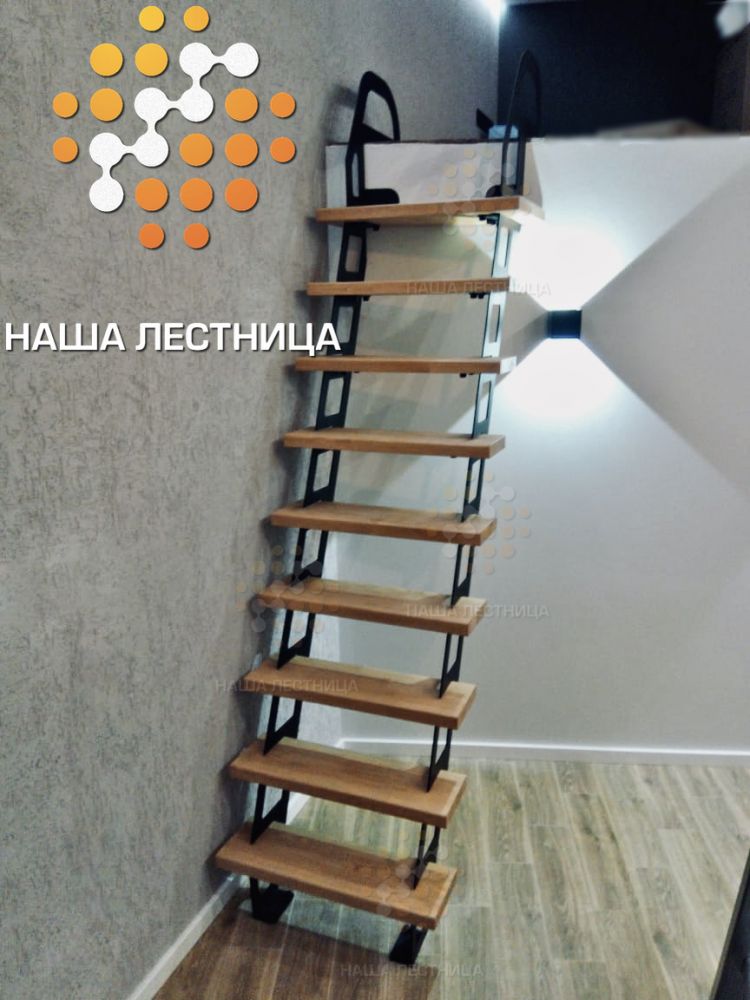 Фото стационарная лестница на антресольный этаж - вид 2