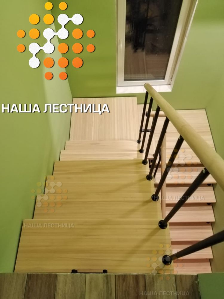 Фото лестница на второй этаж с тремя маршами - вид 2