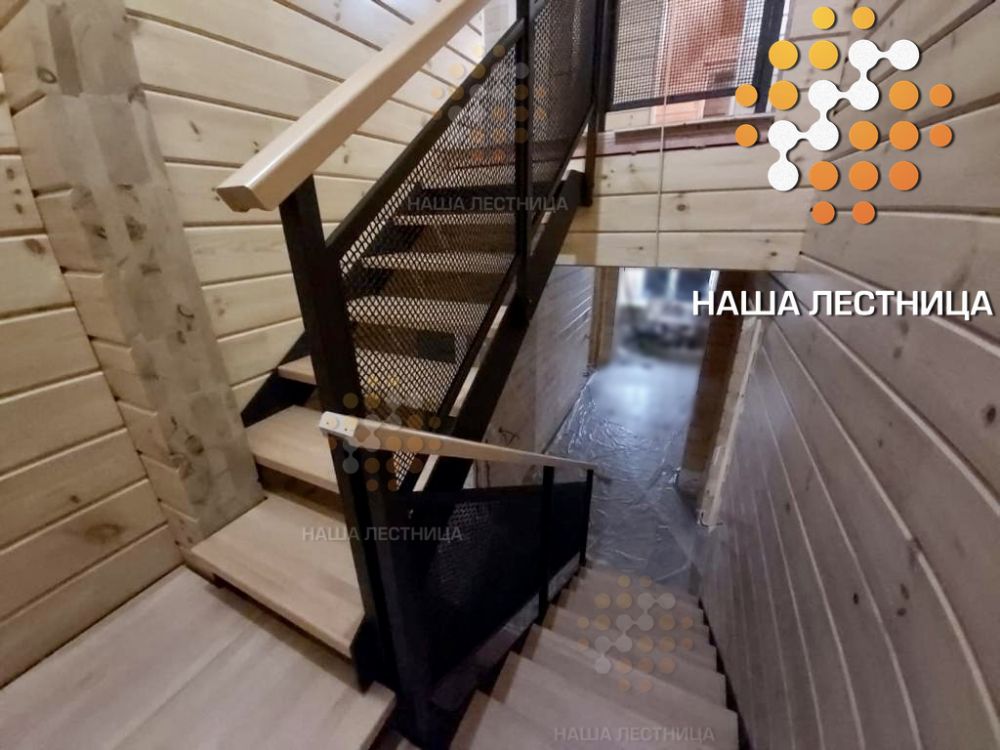 Фото лестницы на второй этаж в частном доме, модель "лофт италия" - вид 1