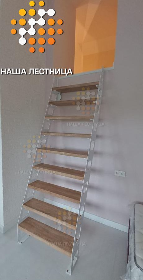 Фото стационарная лестница на антресольный этаж - вид 5