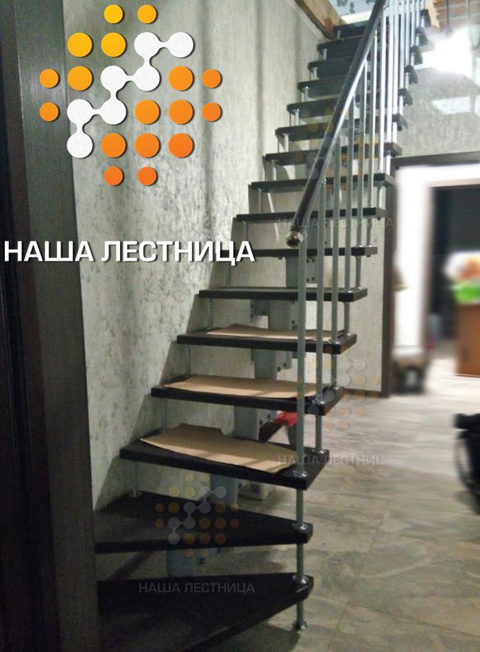 Фото маршевая лестница на 2 этаж на модульном каркасе - вид 1