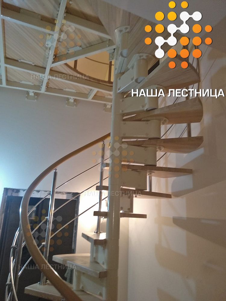 Фото сложная винтовая лестница на 2 этажа с площадками - вид 11
