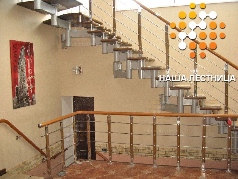 Фото комфортная лестница на 2 этаж, полностью модульный каркас - вид 2