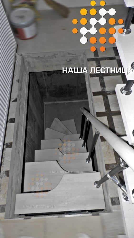 Фото лестница с гусиным шагом в погреб - вид 1