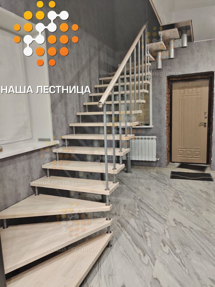 Фото стильная лестница на второй этаж, на модульном каркасе - вид 1