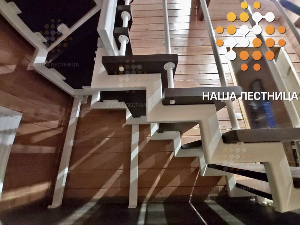 Фото жесткая лестница на второй этаж - вид 3