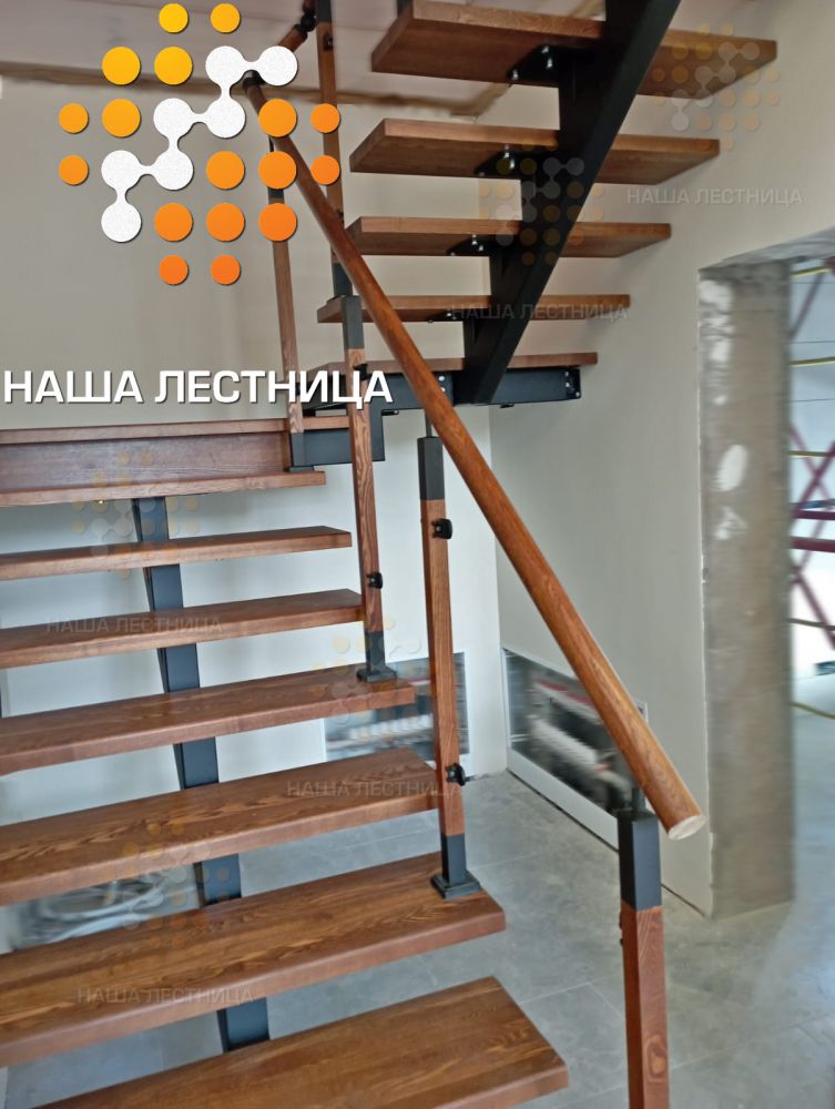 Фото лестница со стеклянным ограждением, серия гранж - вид 1