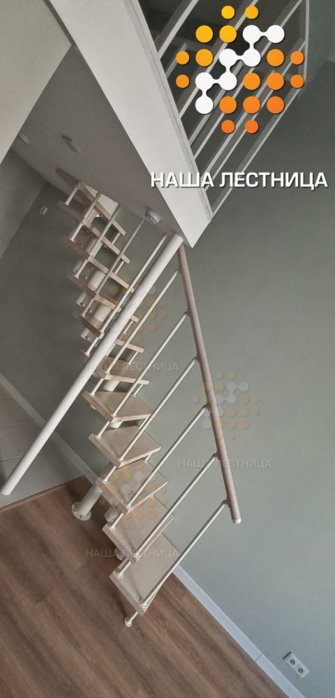 Фото прямая лестница на антресоль - вид 1