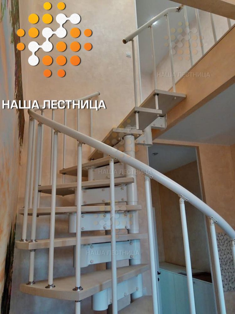 Фото винтовая лестница в недорогой комплектации - вид 4