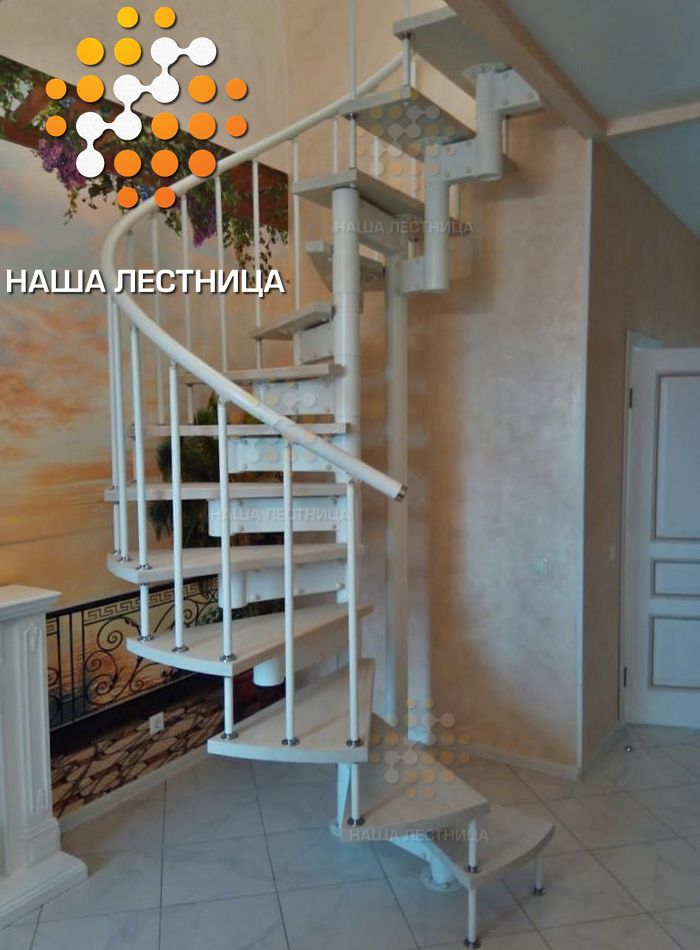 Фото винтовая лестница в недорогой комплектации - вид 3