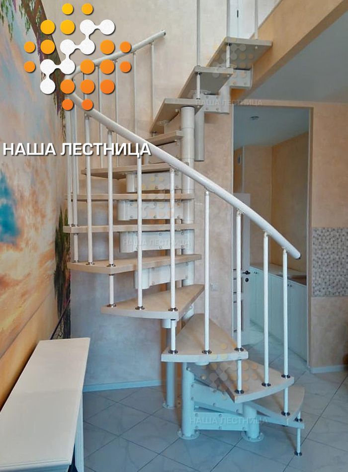 Фото винтовая лестница в недорогой комплектации - вид 1