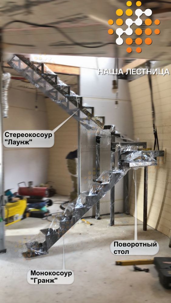 Фото комбинированная лестница на металлокаркасе - вид 1