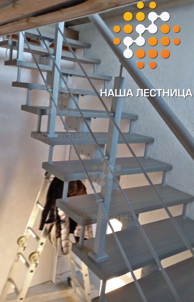 Фото стильная лестница на второй этаж - вид 5