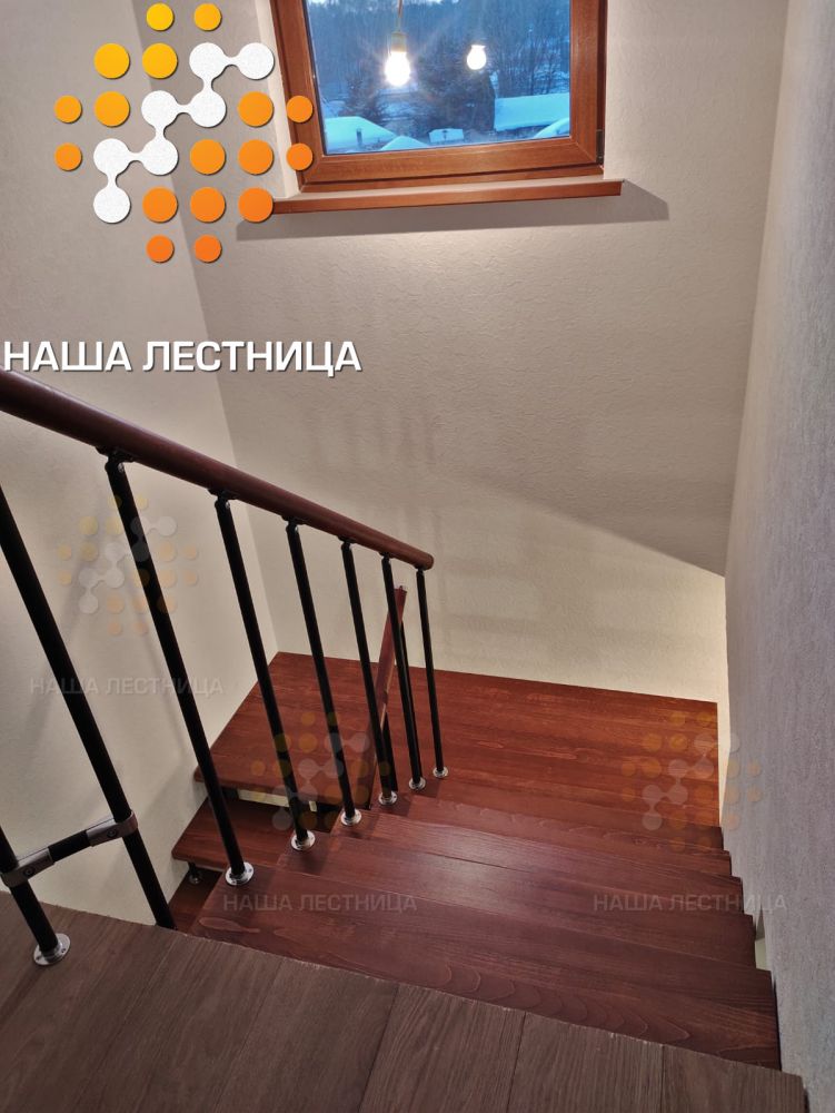 Фото готовая лестница на второй этаж на 180гр - вид 2