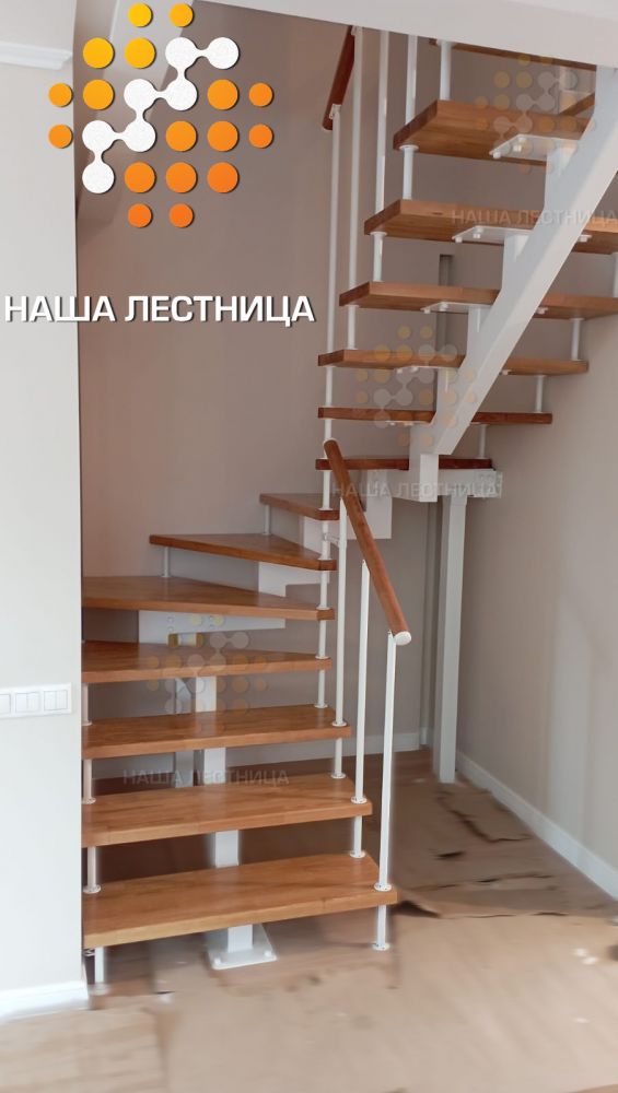 Фото лестница на второй этаж, серия "гранж" - вид 1