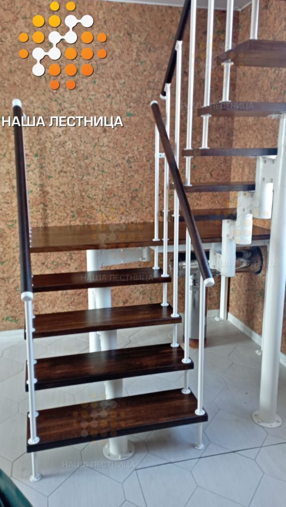 Фото безопасная лестница в дом, п-поворот - вид 2
