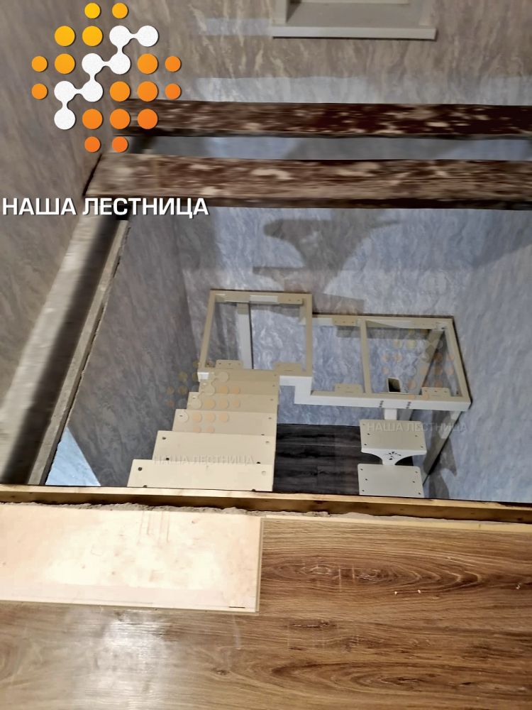 Фото каркас для лестницы в частный дом на второй этаж - вид 2
